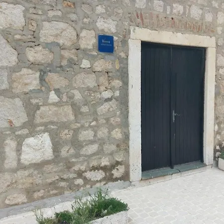In Einem Dalmatischen Haus In Novigrad-dalmatien Neben Zadar, Mit Klimaanlage Ac